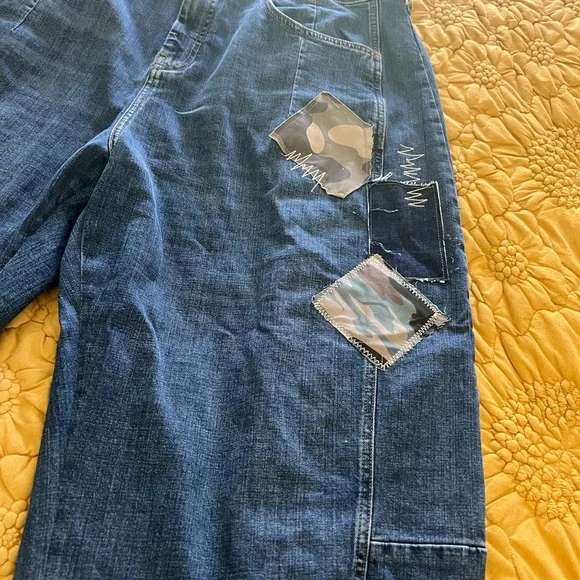 Pilcro Medium Denim Barrel Jeans with Camo patches - Picture 7 of 8